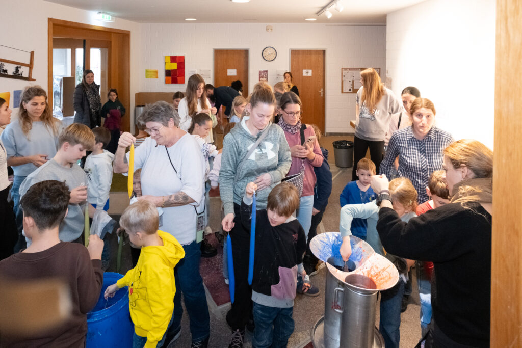 251203 Kerzenziehen 1