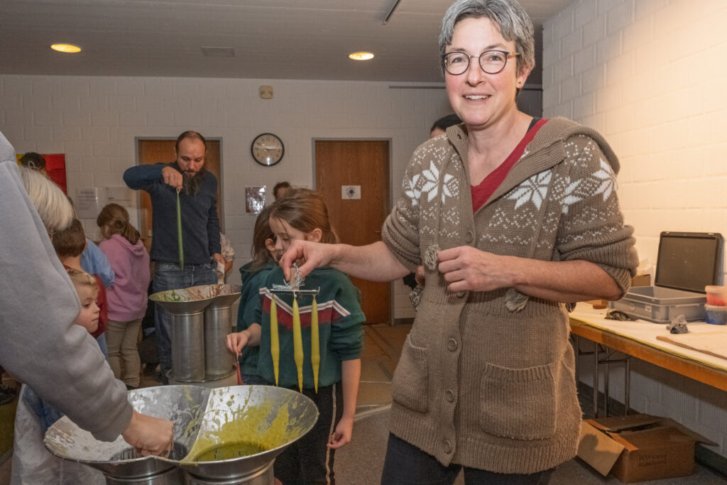 251203 Kerzenziehen 17